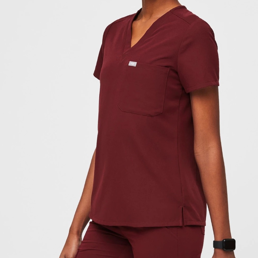 Figs Catarina One-Pocket Scrub Top | Burgundy | XS - Picture 2 of 8